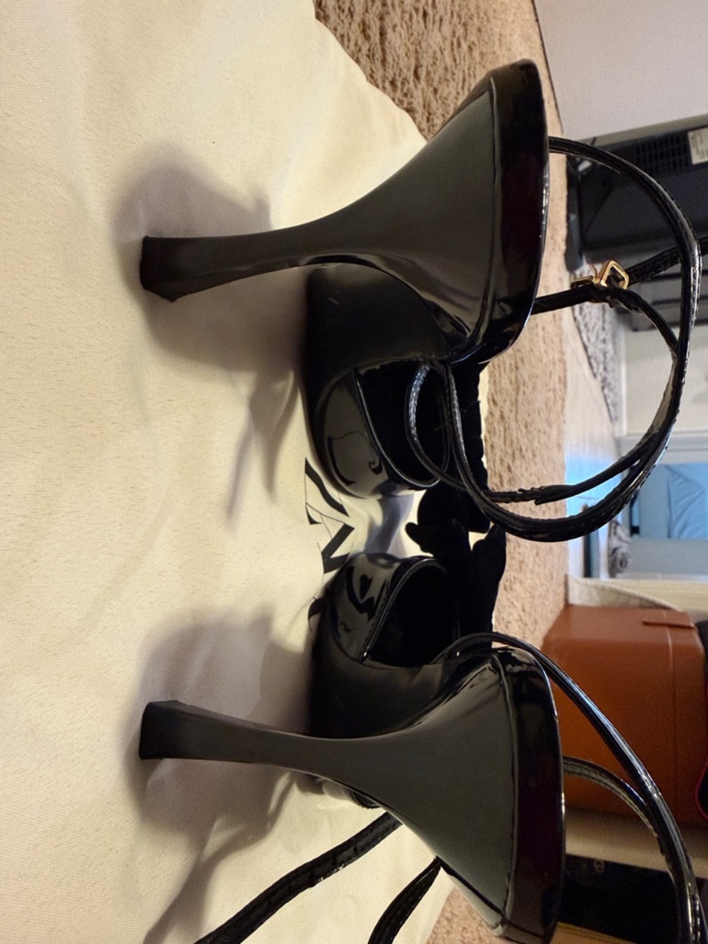 ZARA Black Pointed Patent Heels with Velvet Bow and Ankle Straps - Picture 3 of 4